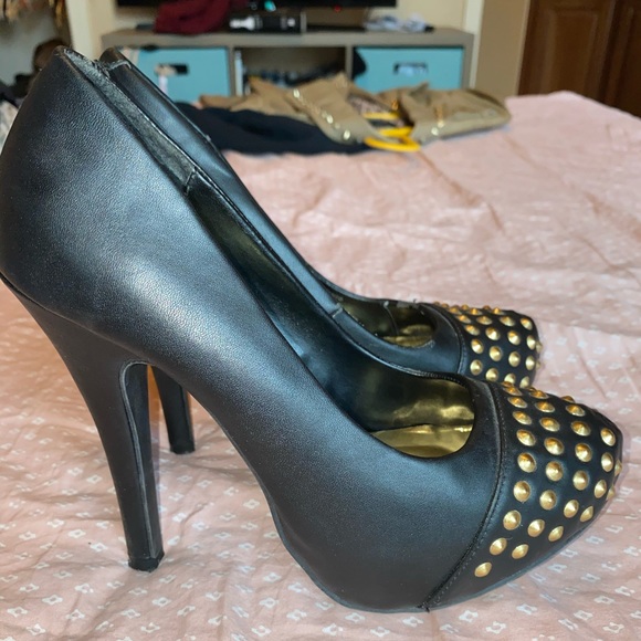 Heels - Picture 3 of 4